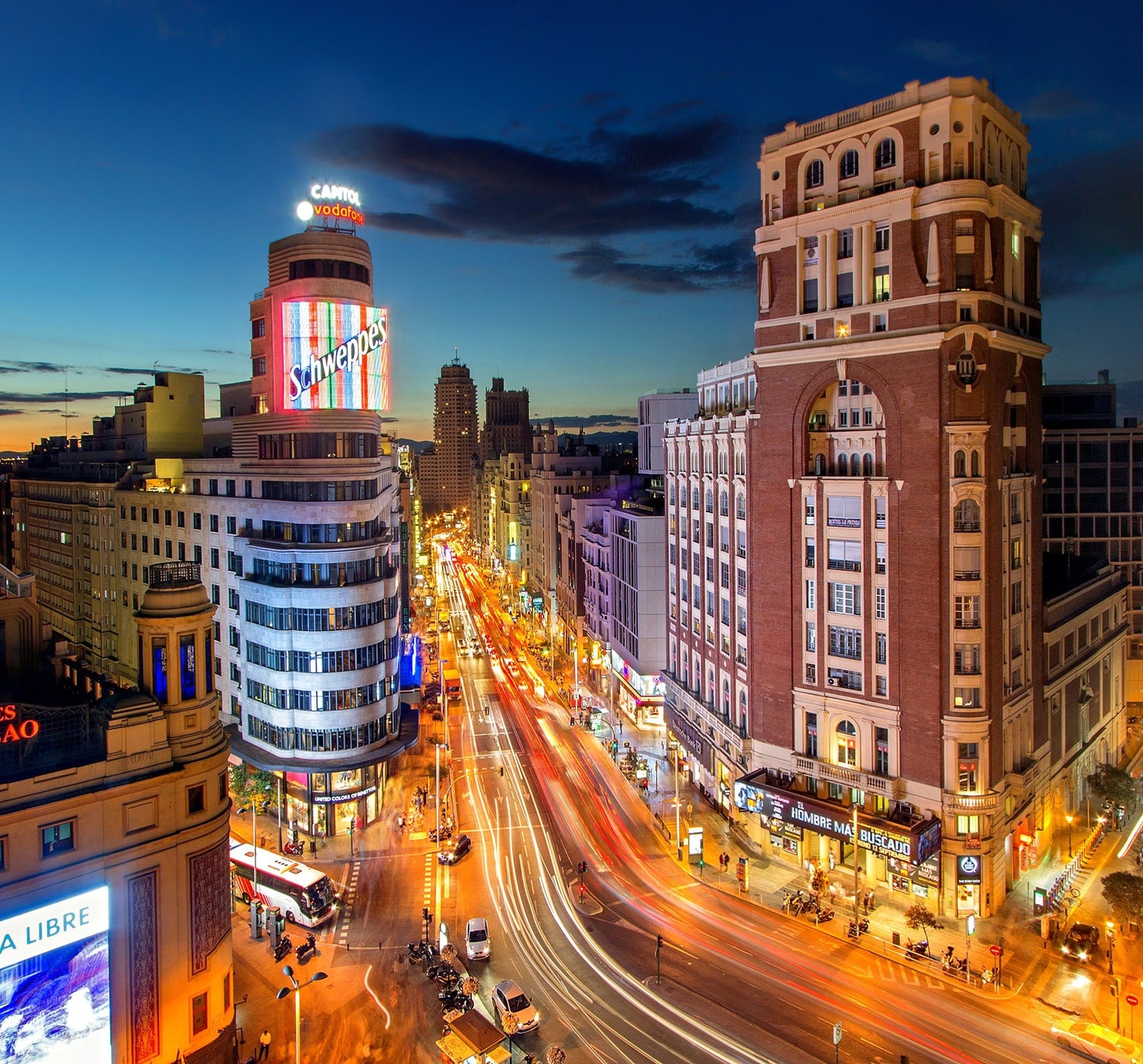 Vista nocturna de la Gran Vía de Madrid